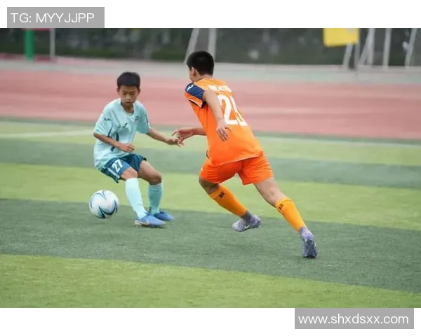 盈锐足球引领新时代体育潮流助力青少年成长与健康发展