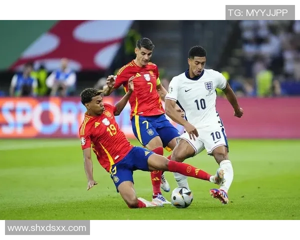 足球JY带你领略世界足球盛宴探索每个角落的精彩与激情 足球JY带你领略世界足球盛宴探索每个角落的精彩与激情