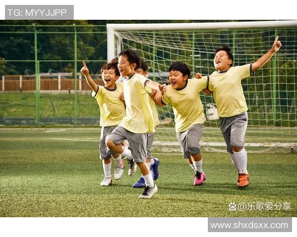 足球动容：在绿茵场上感受激情与梦想交织的瞬间